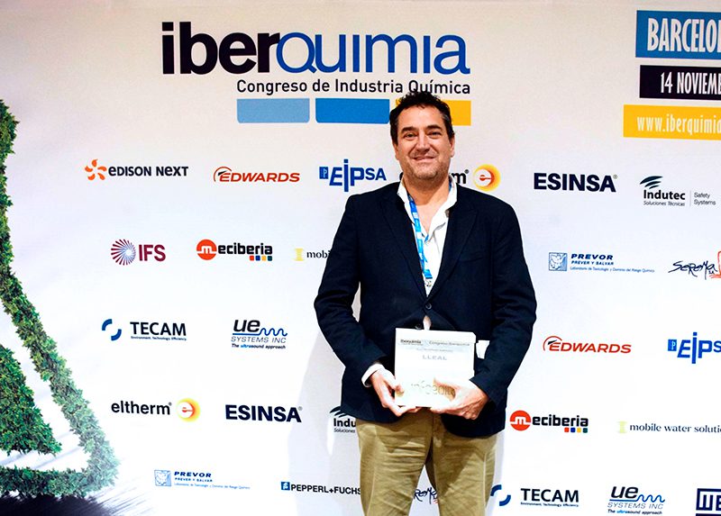 Alex Lleal reçoit le prix pour sa carrière en tant que fabricant de machines industrielles