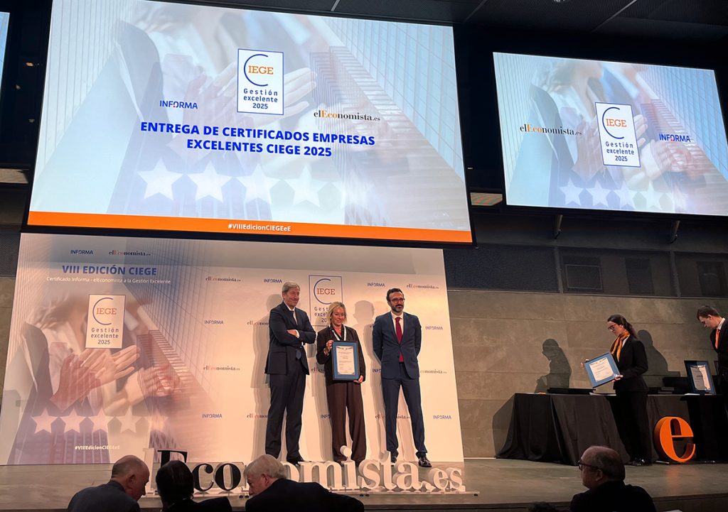 Remise du certificat lors de la cérémonie