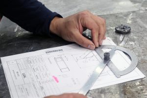 Verificación de planos en taller