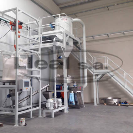Milling and screening system made up of Big-Bag unloader dosing unit that feeds a MMS-200 mill, which in turn feeds a K-1200 Vibroclass circular vibrating screen. The output of the screen connects to a ST-50 bagging machine for open mouth sacks.