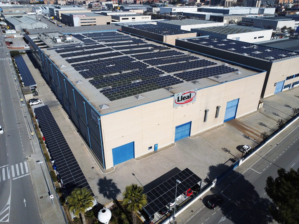 Vista aérea de las instalaciones de Lleal. Instalación fotovoltaica